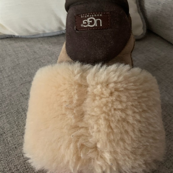 UGG BOOTS - Picture 2 of 3